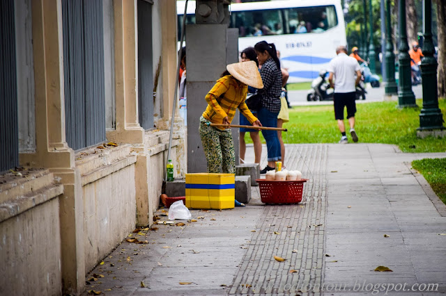 Straßenverkäuferin in Ho-Chi-Minh-Stadt