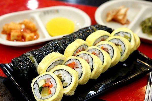 Sushi trứng cuộn