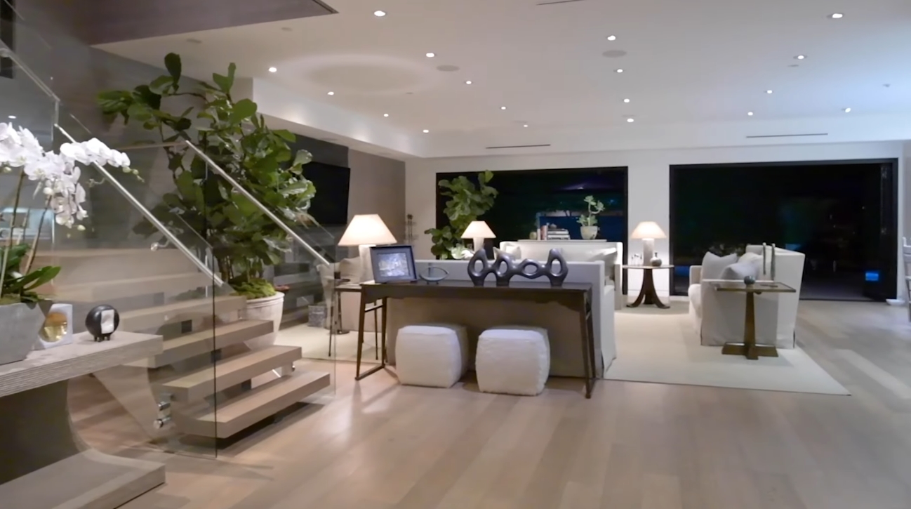 20 Photos vs. 6141 5th Street | Beverly Grove - Luxury Home & Interior Design Video Tour 20 Photos vs. 6141 5th Street | Beverly Grove - Luxury Home & Interior Design Video Tour