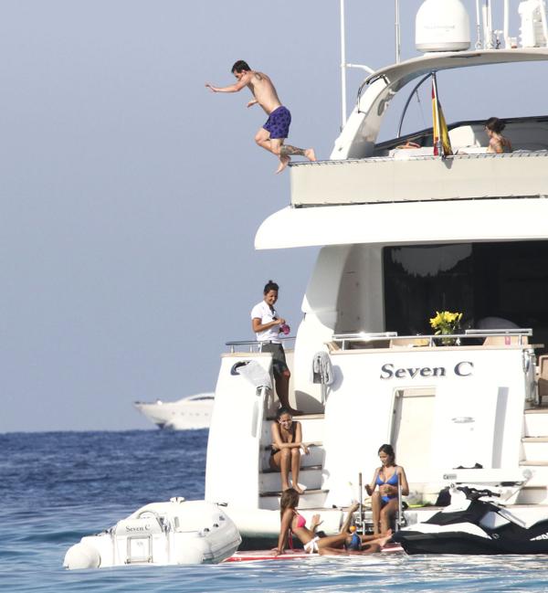 Sport News: Lionel Messi and Cristiano Ronaldo docked their yachts just ...