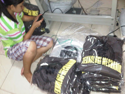 Pusat percetakan dan sablon kaos berkualitas OneWay Merch - dijamin puas Pusat percetakan dan sablon kaos berkualitas OneWay Merch