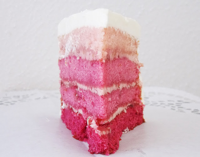 Stück der Pink - Ombre - Torte frontal