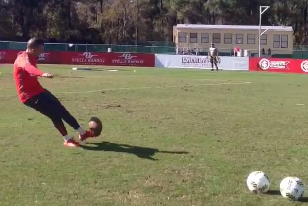 D Alessandro E Paul o Se Aventuram Com Bola De Futebol Americano Na 