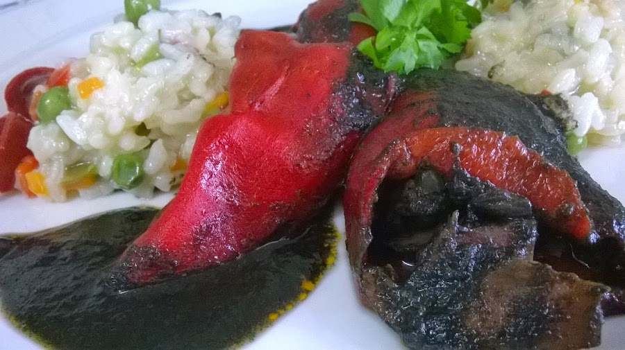 Piquillos Rellenos de Calamares en su Tinta
