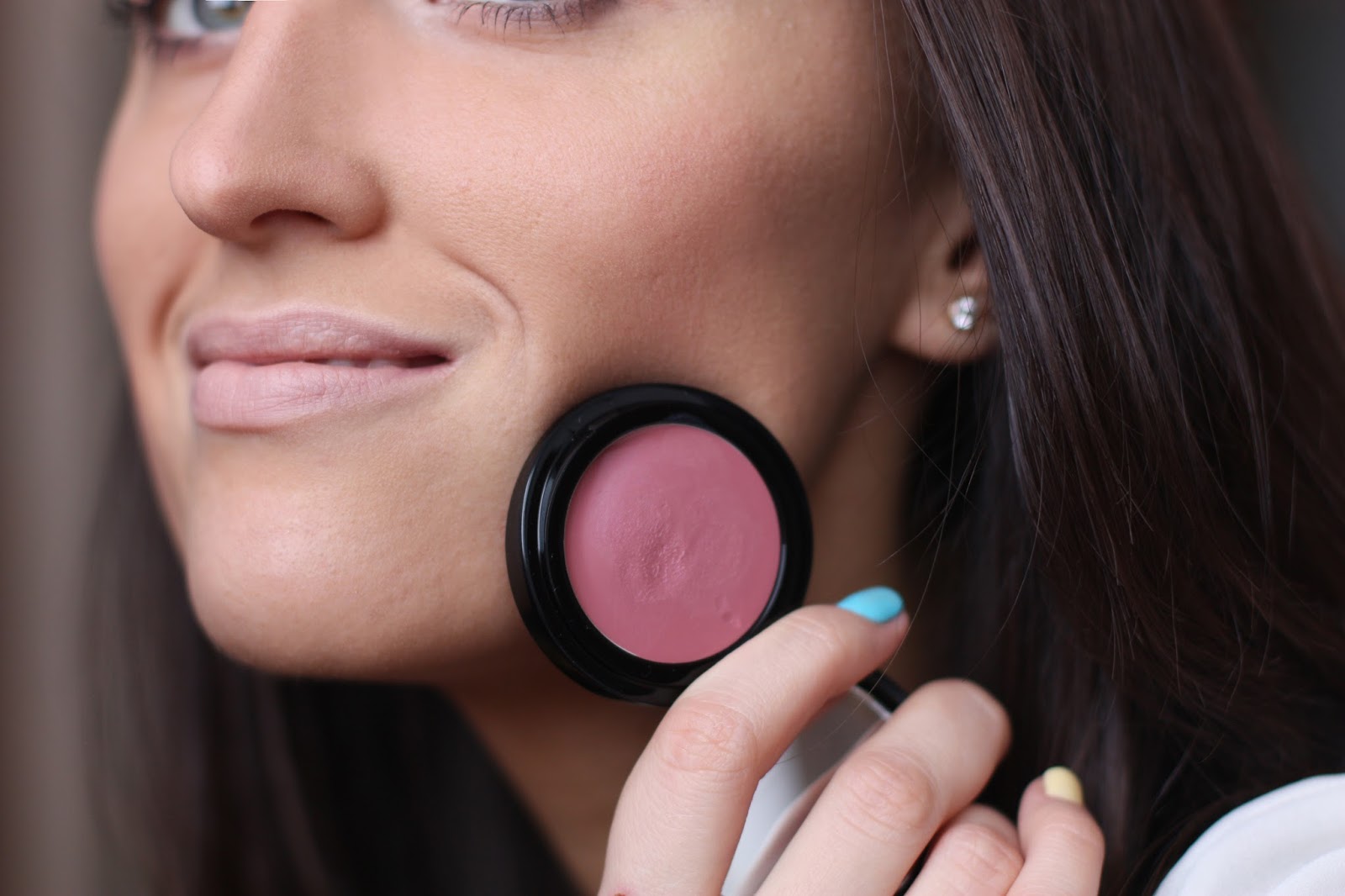 Blush blush румяна. Nars румяна оттенки. румяна недорогие. косметика румяна на красивом фоне. красивые румяна.