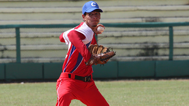 Los seguidores de talento están sorprendidos por el cuerpo atlético de Pérez, que ha incrementado unos 12 kilogramos desde que desertó de Cuba en mayo del 2015. Los seguidores de talento están sorprendidos por el cuerpo atlético de Pérez, que ha incrementado unos 12 kilogramos desde que desertó de Cuba en mayo del 2015.