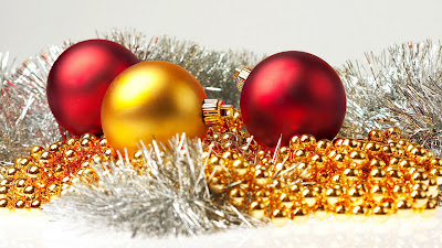 Foto met Kerstballen en andere versieringen