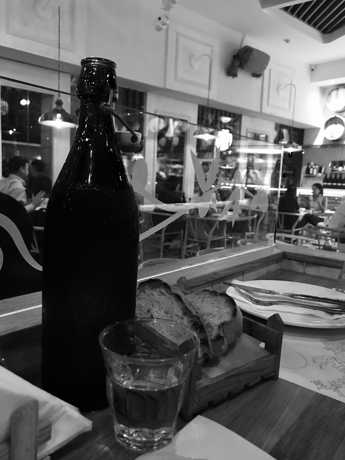 Small potatoes make the steak look bigger: bakalaki greek taverna ... Smal seng