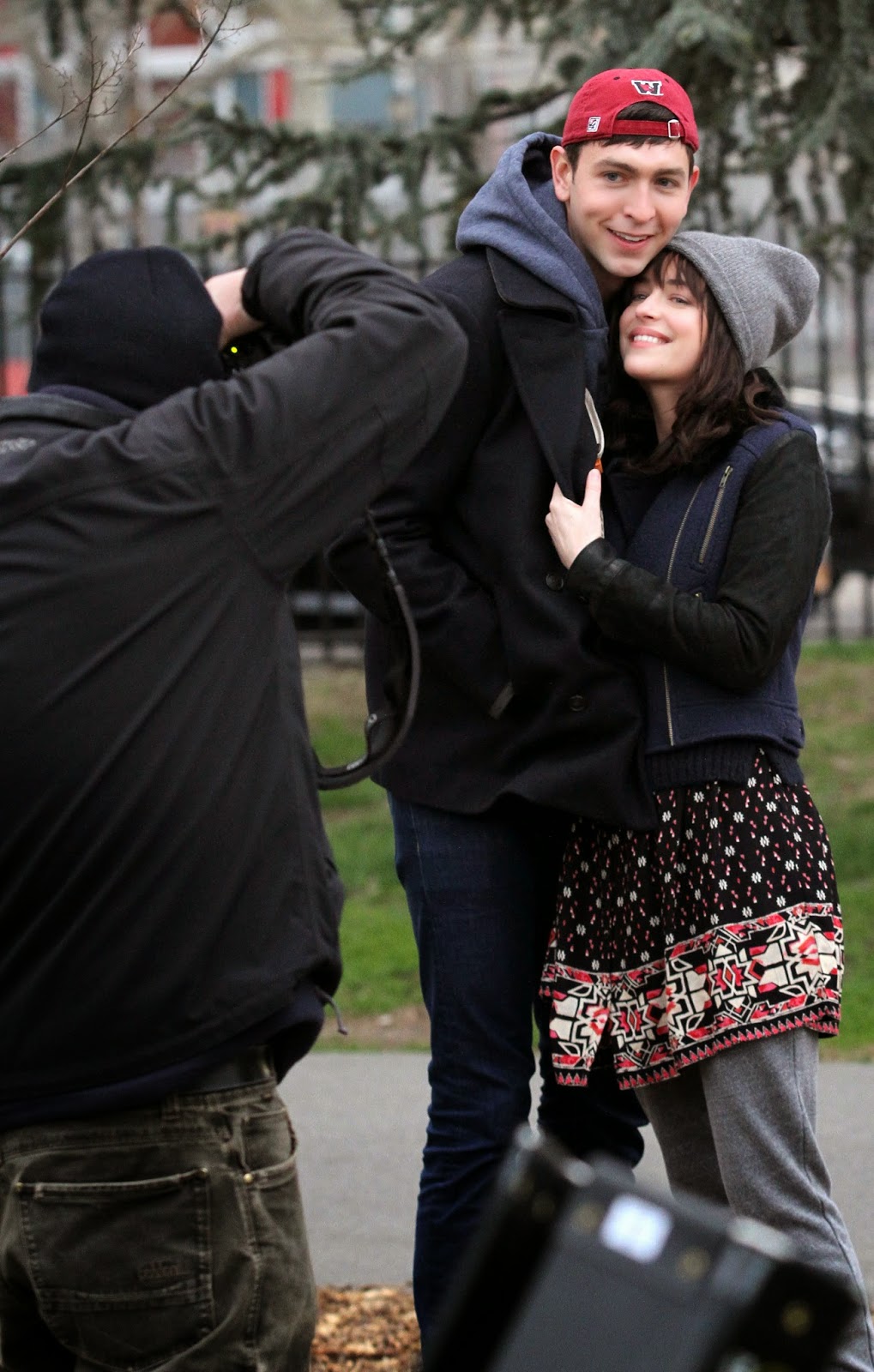 Fifty Shades Updates: HQ PHOTOS: Dakota Johnson on the set of How to Be ...