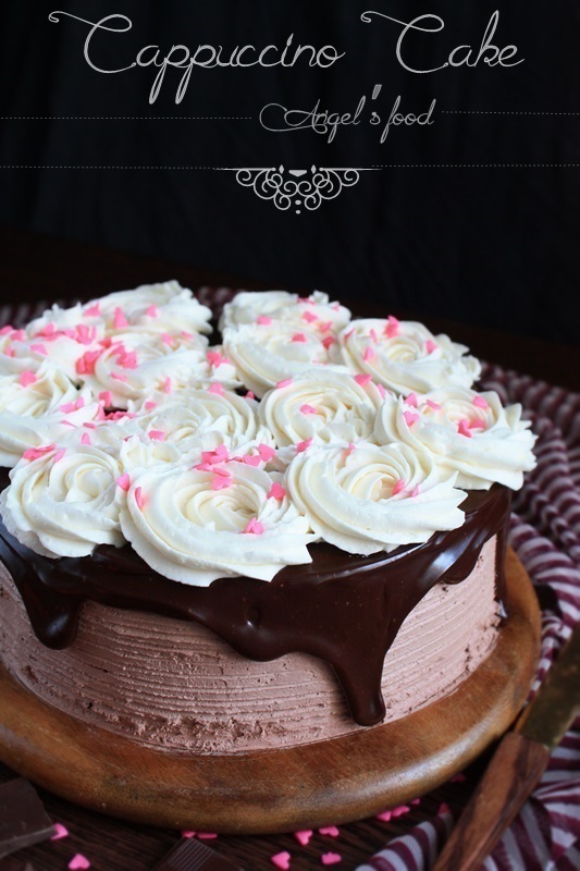 Tort de ciocolata cu crema de capucino si vanilie