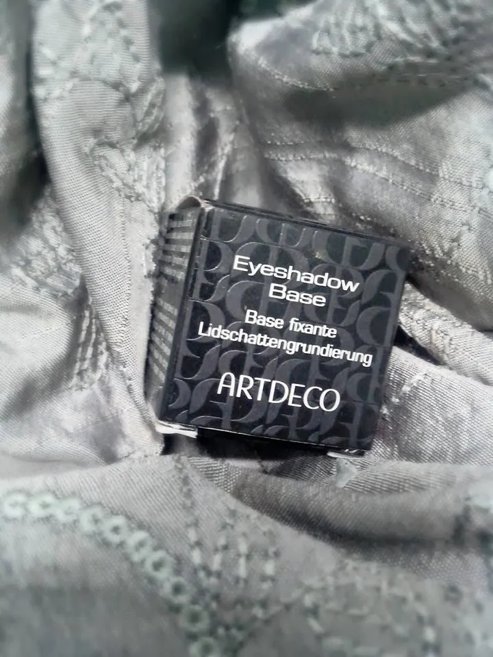 Review and Swatches Artdeco Eyeshadow Base