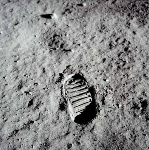 Ultimate Collection Of Rare Historical Photos. A Big Piece Of History (200 Pictures) - Footprint on the Moon