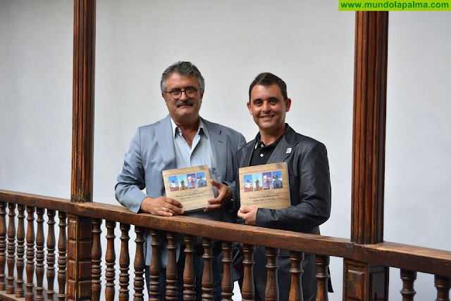El Cabildo publica un libro dedicado los molinos de viento de Canarias