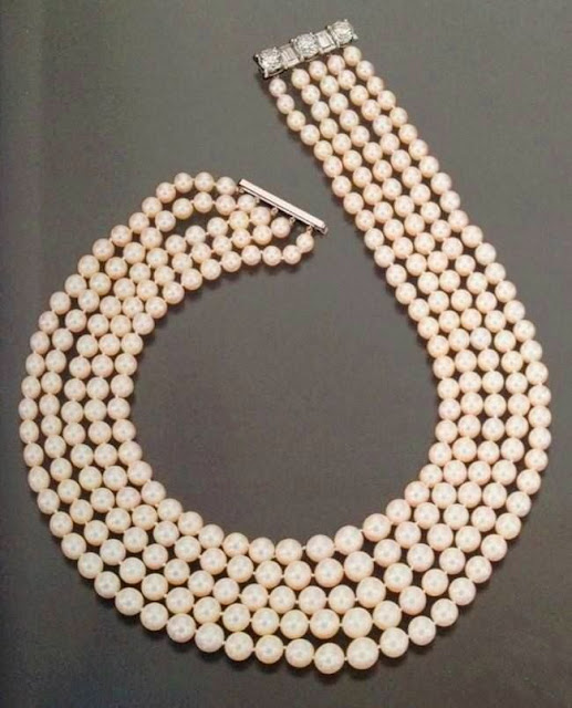 2hh-begum-om-habibeh-aga-khan-iii-her-famous-5-row-pearl-diamond-neckless.jpg