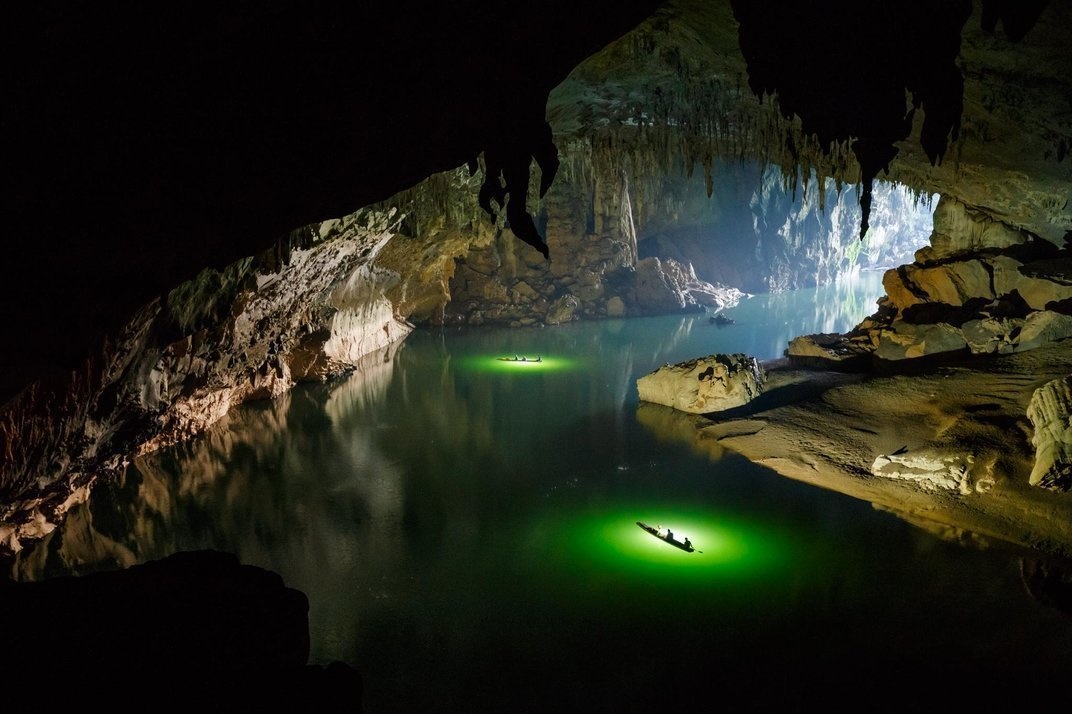 At some points, the ceiling of the cave is almost 200 feet high -- hard to believe that this exists entirely underground. - He Kayaked Through The World’s Largest River Cave. This Is What He Saw… At some points, the ceiling of the cave is almost 200 feet high -- hard to believe that this exists entirely underground. - He Kayaked Through The World’s Largest River Cave. This Is What He Saw…