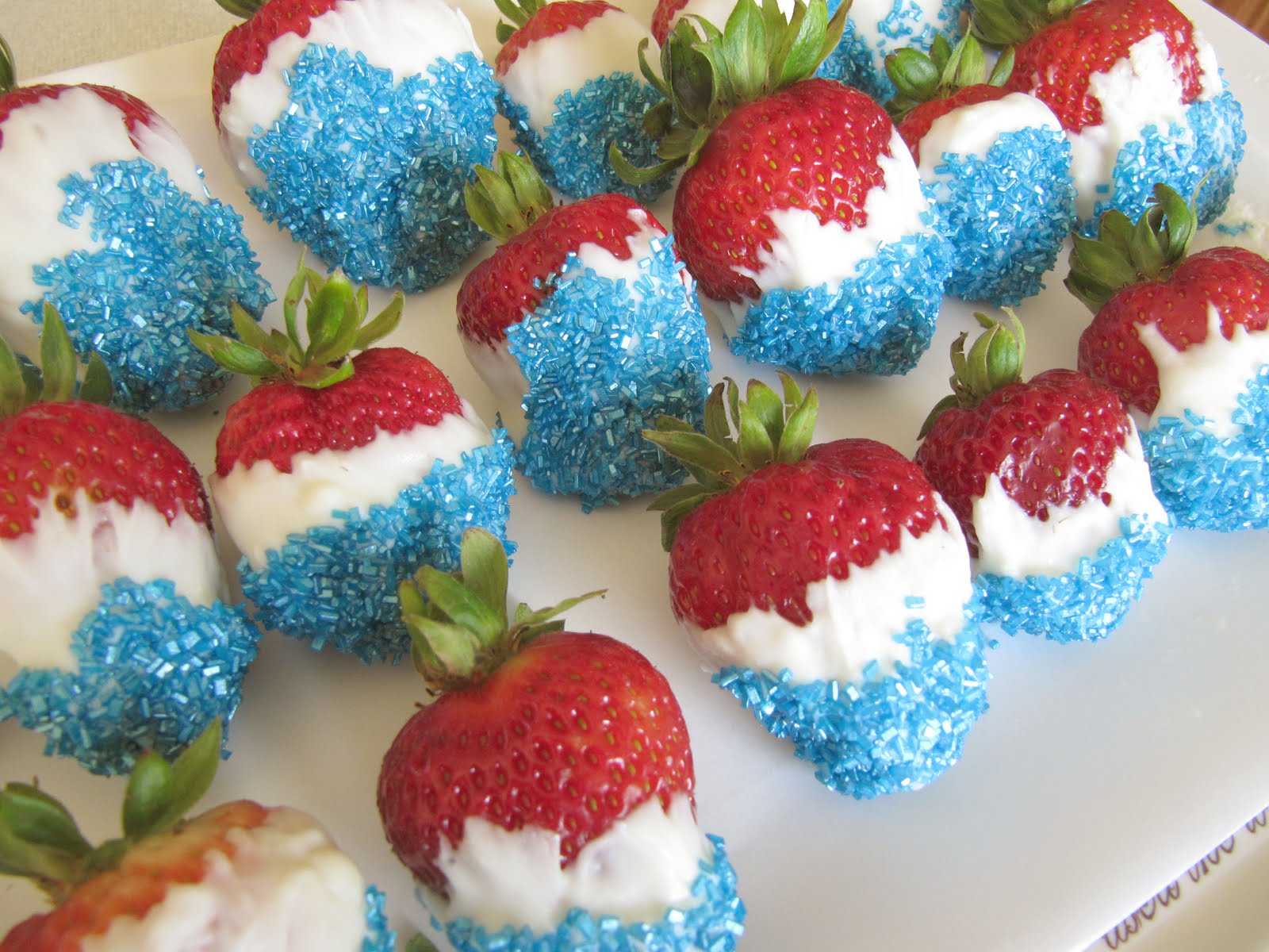White Chocolate Covered Strawberries With Pink Sprinkles White Chocolate Covered Strawberries With Pink Sprinkles