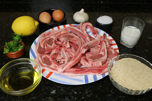 Ingredientes para chuletillas de cordero empanadas