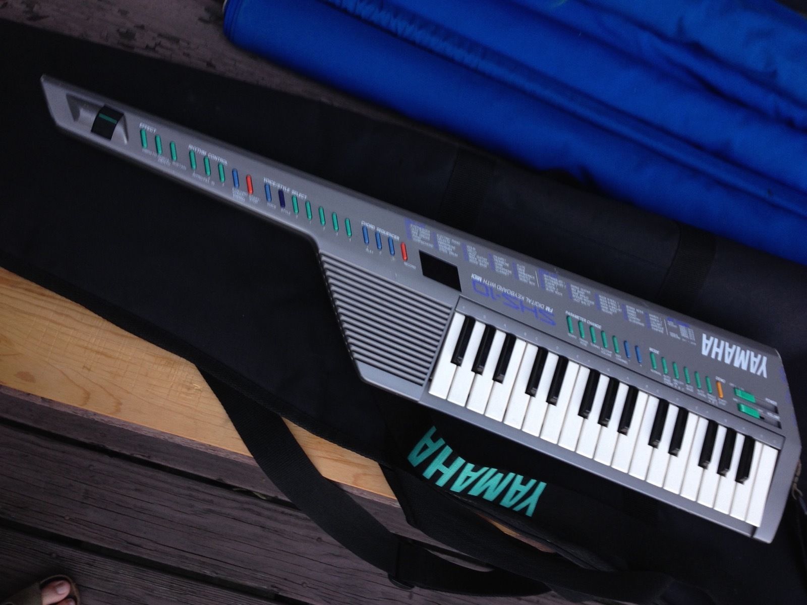 MATRIXSYNTH Yamaha SHS10 keytar synth with strap & soft case, midi