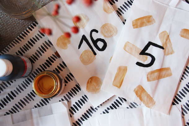 binedoro Blog, DIY, Adventskalender, Butterbrottüten, Gold, Acrylfarbe, Glitzer binedoro Blog, DIY, Adventskalender, Butterbrottüten, Gold, Acrylfarbe, Glitzer