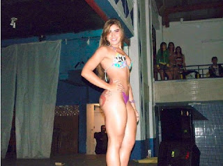 Confira como era a Gari Gata antes da fama Rita participou e venceu o concurso Garota Zona Oeste 2011. Nessa época, a mais nova musa carioca já dava pinta de modelo. Após o concurso e ao longo do tempo, a gari compartilhou diversas fotos sensuais na net.