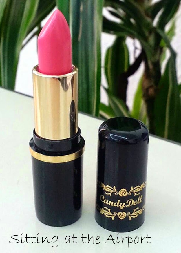 Textura cremosa y suave, CandyDoll Lipstick con un acabado mate satinado se asiente bien en los labios. 