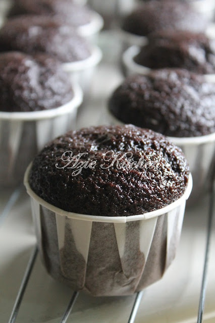 Martha Stewarts Chocolate Cupcakes