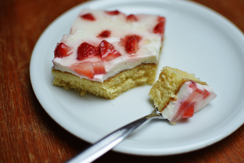 sinngestoeber: Erdbeer-Blechkuchen