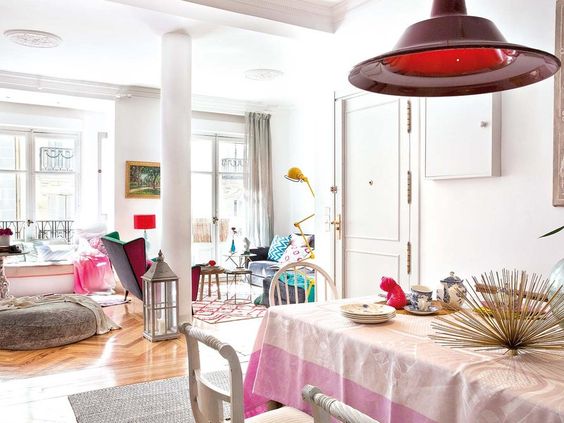 Cute little shoes add styling fun to bright boho home's decor - dining room 1 You found this photo on BoHoHome.com @bohosusan. I found it on micasarevista.com