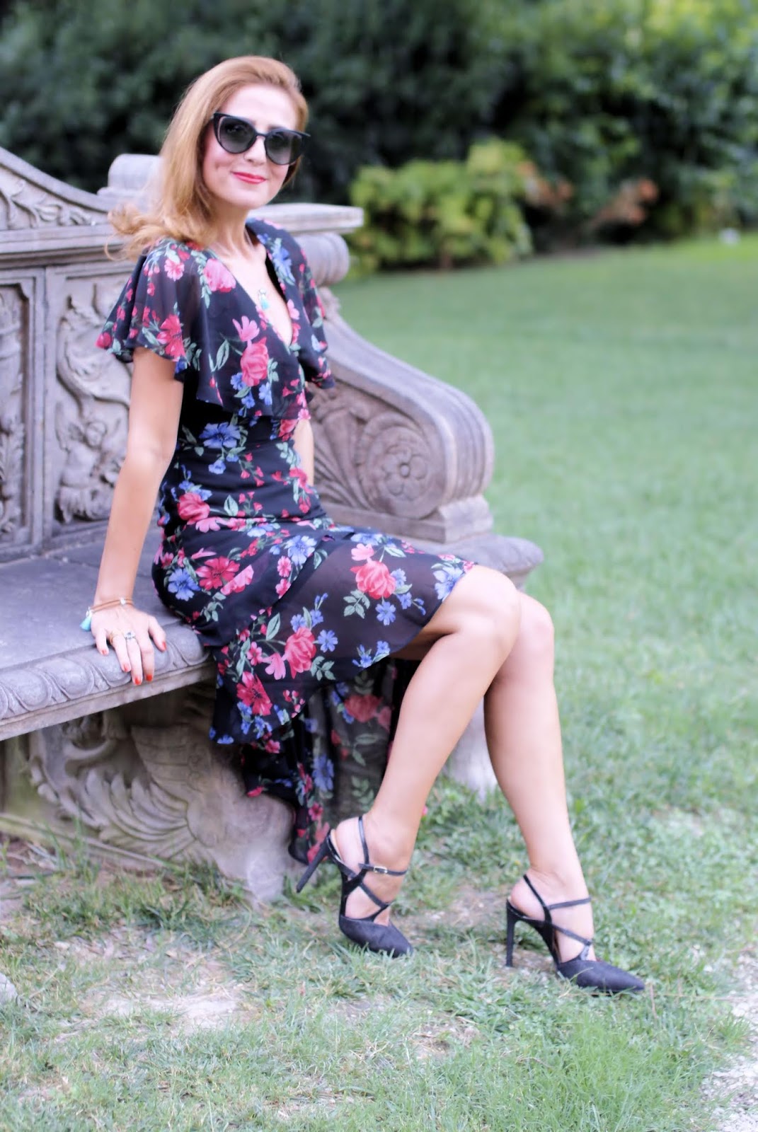 Latin style dress: sexy and feminine on Fashion and Cookies fashion blog, fashion blogger style
