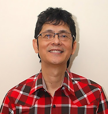 Biografi Dr. Boyke Biografi Dr. Boyke Biodata Nama Lengkap : Dr. Boyke Dian Nugraha Tempat, Tanggal Lahir : Bandung, 14 desember 1956 Zodiac : Sagittarius Pendidikan : Fakultas Kedokteran Universitas Indonesia (UI) 1981 Warga Negara : Indonesia Istri : Dr. Hj. Ferry Lasemawati, SpRad Anak : Dhima Paramitha, Dhila Puspita, Dhitya Prasetya Dian Nugraha Ayah : Soebagio Danoesasmita Ibu : Milly Ratna Doemilah Biografi Saat sekolah terutama ketika di SMP dia sering pindah-pindah sekolah, hal ini merupakan tuntutan tugas dari ayahnya yang seorang tentara. Beberapa Sekolah SMP dr Boyke yang pernah dialami adalah SMP Karang Tunggal, Tasik, di Garut dan juga SMP di Bandung. Saat SMA Boyke DIan Nugraha menetap di Jakarta dan menempuh pendidikan tinggi di ibukota jakarta. Prestasi akademik Dr Boyke Dian Nugraha muda sangat mengagumkan, hingga diterima di 3 perguruan tinggi yang bergengsi, seperti di Fakultas kedokteran UI, di Fakultas kedokteran Universitas Airlangga dan di Teknologi Industri ITB. Boyke sempat mencoba kuliah di ITB selama beberapa bulan, tapi merasa tidak cocok akhirnya Dr Boyke Dian Nugraha memilih pindah kuliah di Fakultas Kedokteran UI. Pada tahun 1981 gelar dokter diraih oleh Boyke Dian Nugraha, tidak puas sebagai dokter umum Dr Boyke Dian Nugraha melanjutkan pendidikanya dan kemudian Boyke resmi menjadi Dokter