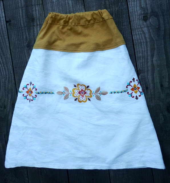 Wonky Patchwork: Skirt from embroidered linens