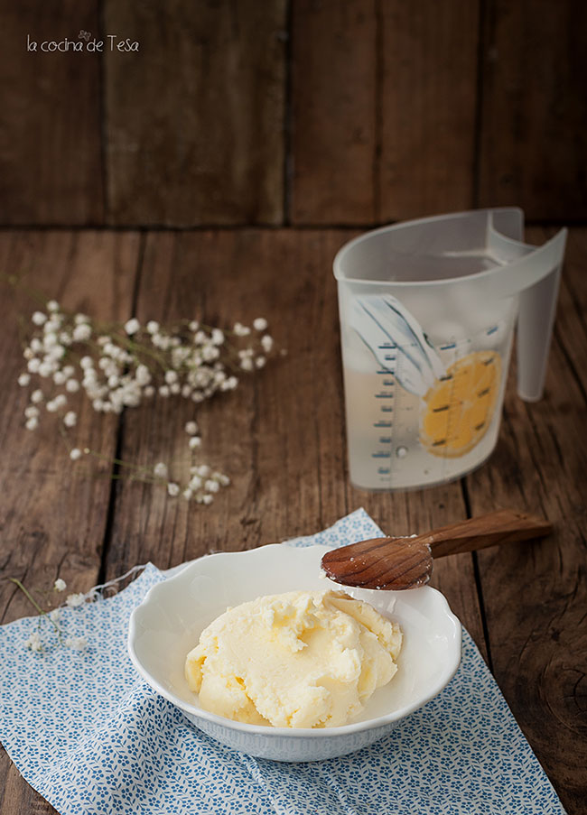 La cocina de Tesa Buttermilk casero tradicional y mantequilla con
