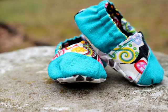 Tom's Inspired Baby Shoes {free pattern link in post}