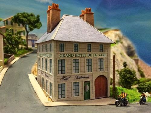  : Le Grand Hôtel De La Gare Paper Model - by Réseau Saint Michel