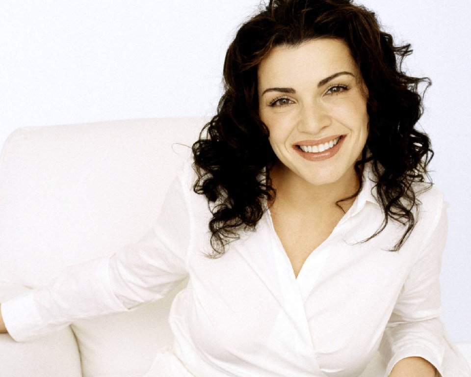 Julianna Margulies Wallpaper - Hollywood Maza