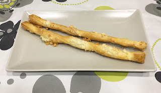 Puff pastry sticks with cheese