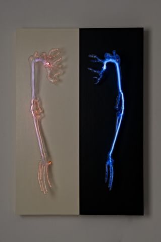 eric franklin escultura esqueleto luz neon caveira