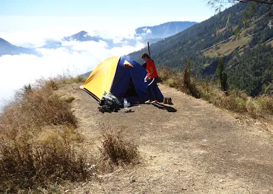 Pos 2 Plawangan Sembalun 2639 meter Gunung Rinjani