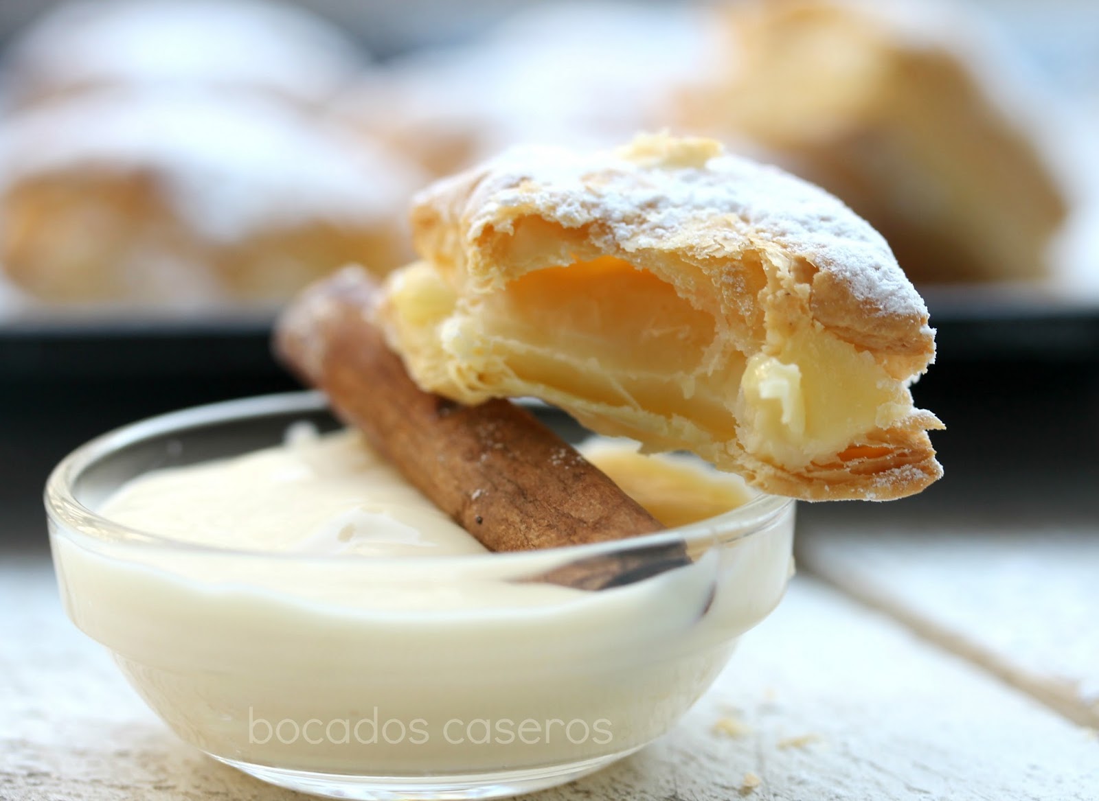 Bocados Caseros Miguelitos de la Roda con crema pastelera (receta tradicional) Bocados Caseros Miguelitos de la Roda con crema pastelera (receta tradicional)