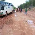 Exército resgata 20 passageiros após ônibus passar uma semana atolado na BR-319