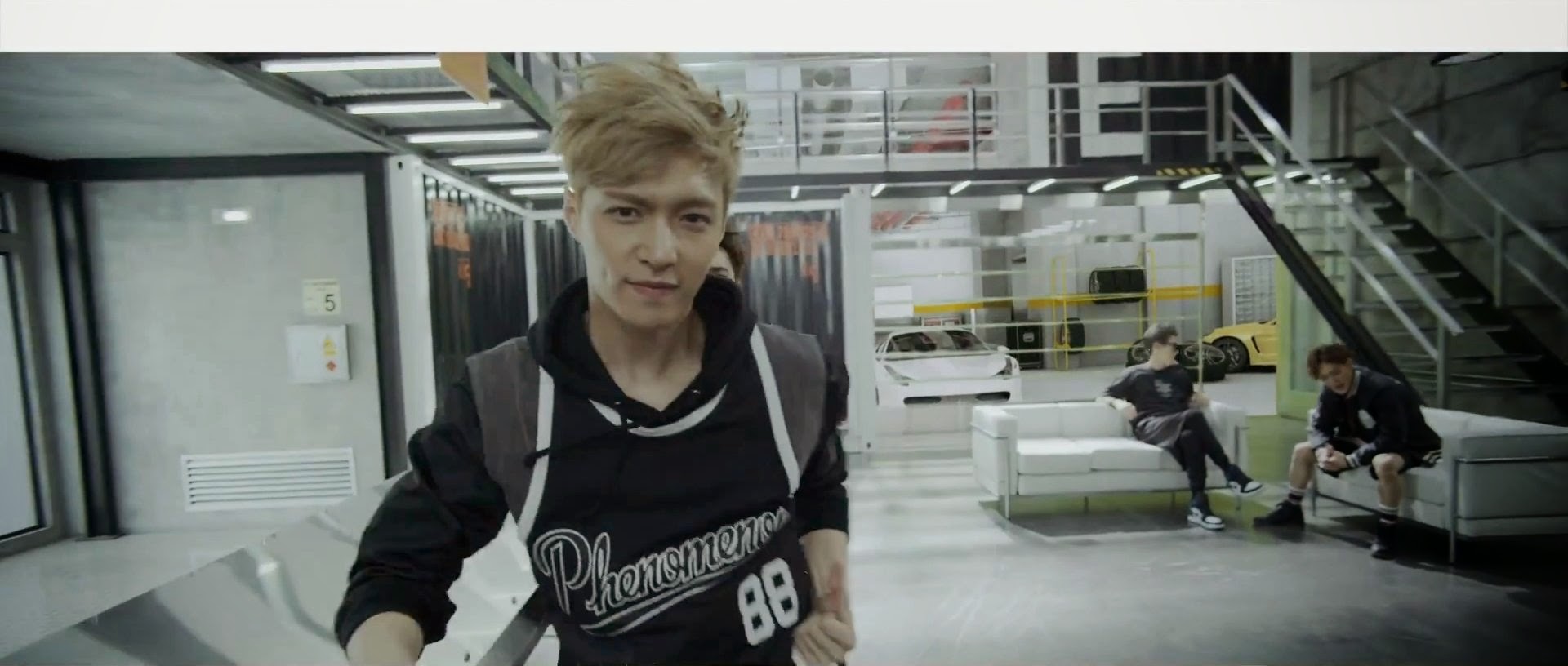 Exo call. Exo kai call me baby. кепка call me baby.