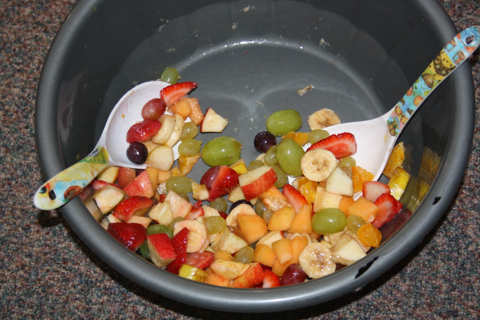 presentation of friendship salad