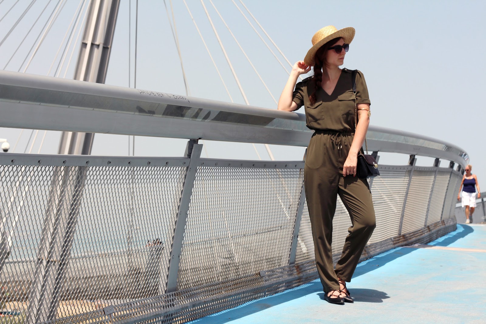 ashion style blogger outfit ootd italian girl italy trend vogue glamour pescara ponte del mare ovs ovspeople jumpsuit military green straw hat cappello paglia hm estate tutina ballerine stringate lacci lace up ballet shoes flats zara bag borsa tracolla ring middle finger