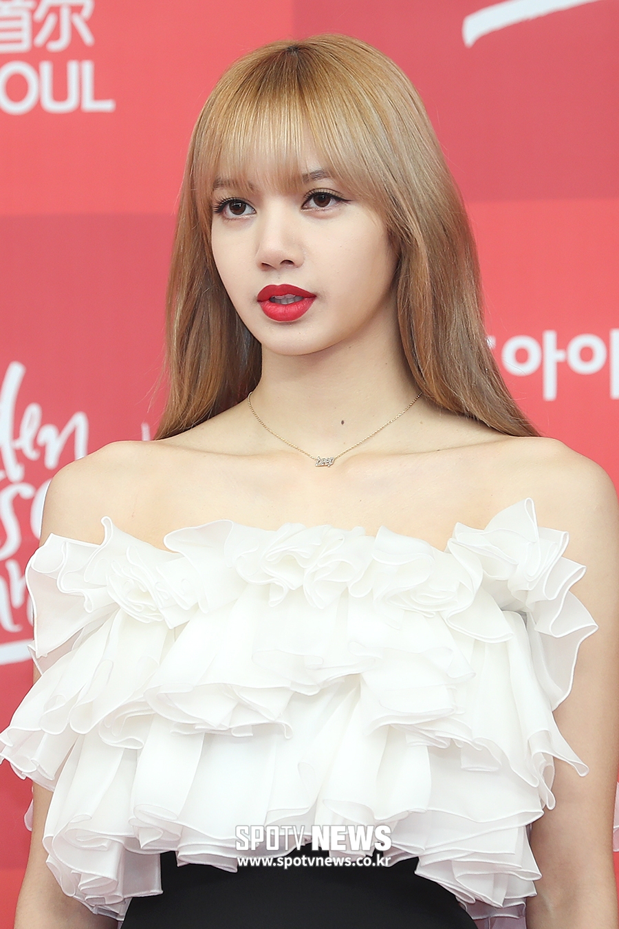 [PRESS] Lisa — Blackpink at 33rd Golden Disc Awards Red Carpet - Lisa