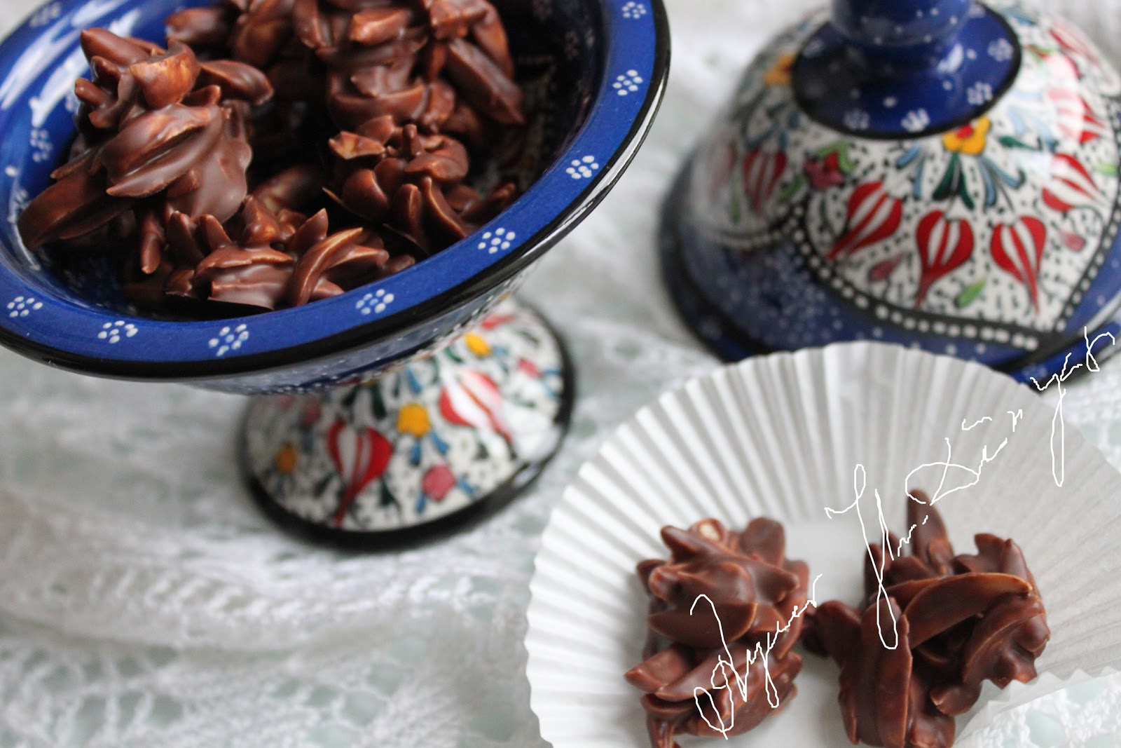 Aynur Hanımın Dünyası Bademli çikolata