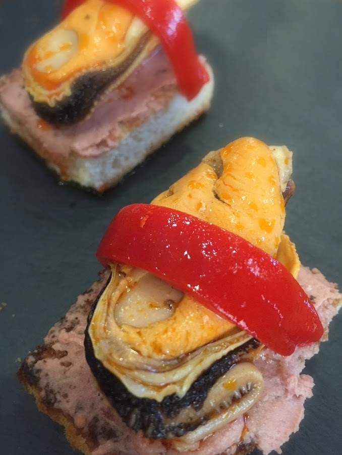 Tostada-de-mejillon-en escabeche