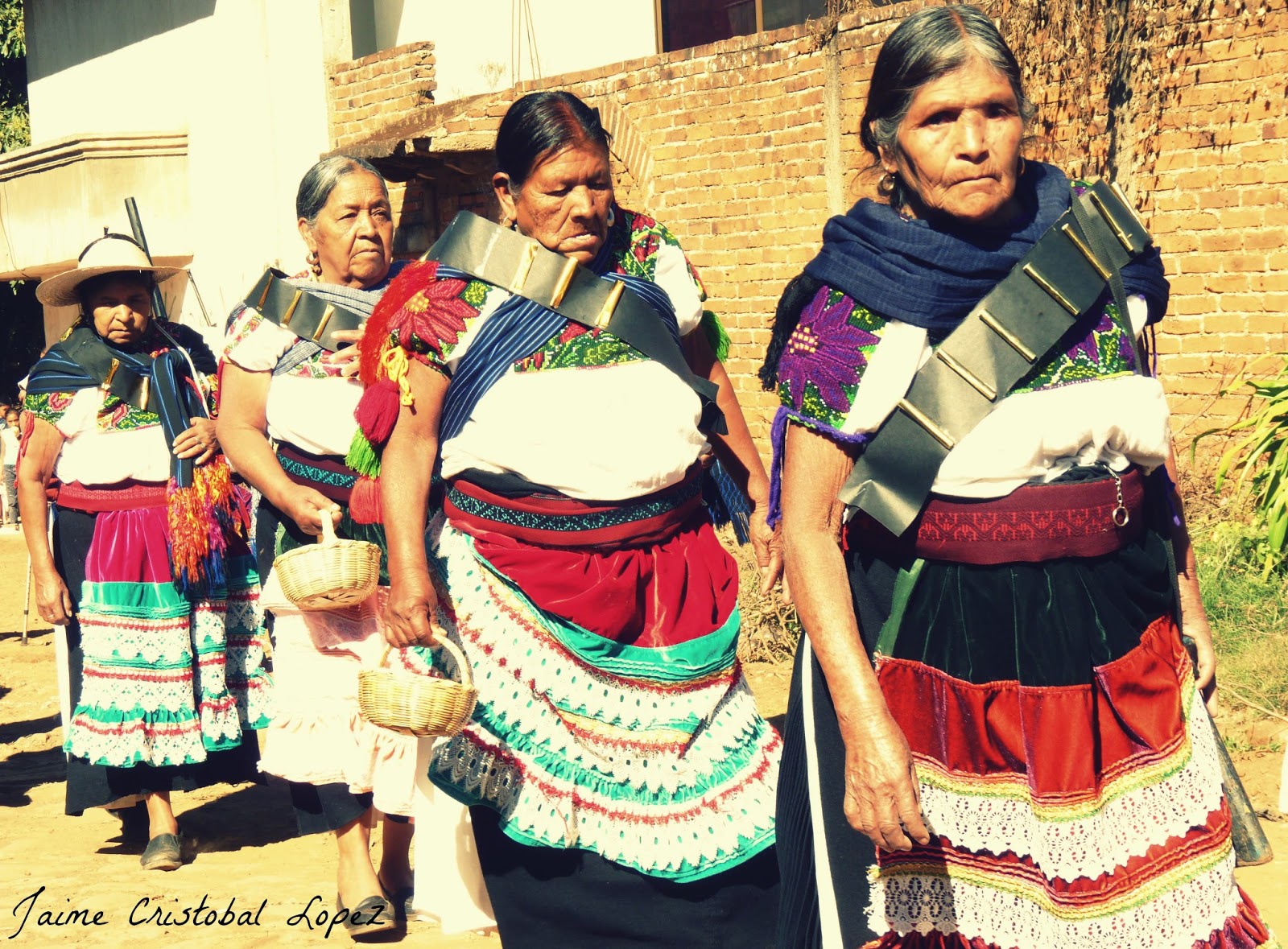 Jaime Ramos Méndez: Mujeres purépecha de Tarecuato en Michoacán