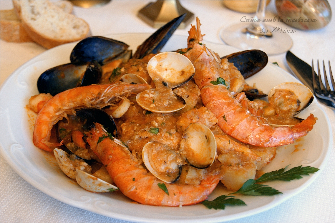 Cuina amb la mestressa Suquet de peix i marisc {Cazuela de pescado y marisco} Cuina amb la mestressa Suquet de peix i marisc {Cazuela de pescado y marisco}