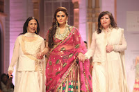 Huma Qureshi walks for Ashima Leena at Aamby Valley India Bridal Fashion Week 2013