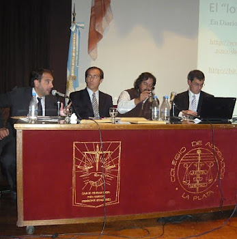 Jornada debate "Etica periodística:¿debe resgularse por ley", La Plata 3 de Mayo de 2011